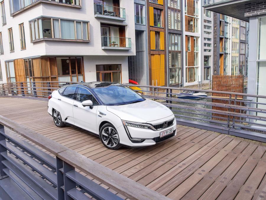  Honda Clarity Fuel Cell 2016 года  (WW) (фото 22 из 38)